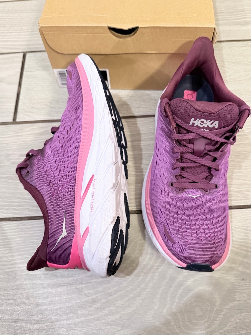 Hoka Clifton 8 Women's Running Shoes in Plum & Pink size 9